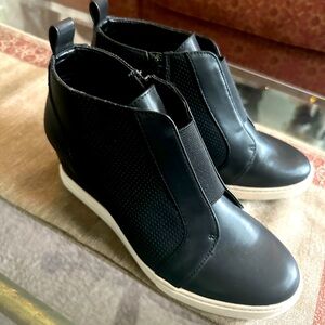 A New Day Women’s Black Side Zip Wedge Booties Size 8